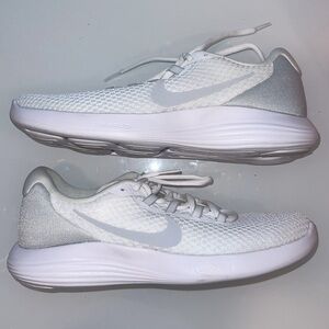 Nike Women’s Lunar Converge Sneaker